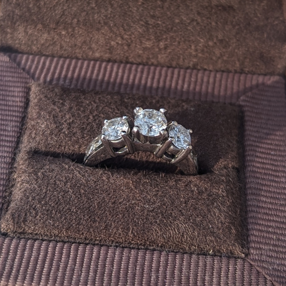 Offers??? Genuine  1.5ct real diamond ring. Kays - Picture 10 of 12